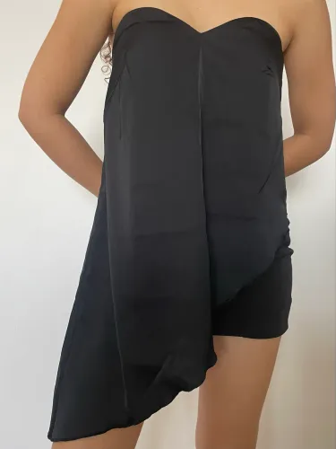 Blusa assimétrica tomara que caia Preta 38