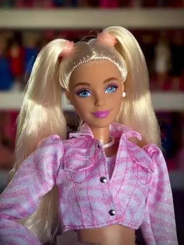 Barbie Deluxe Style #9 na caixa Lacrada ( nunca aberta) Articulada