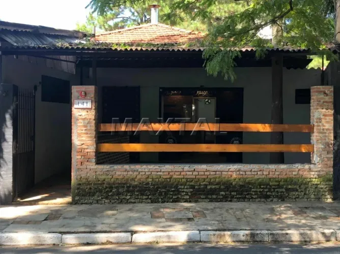 Ponto comercial de 284m², 2 salões amplos, churrasqueira, área externa, no Tremembé.