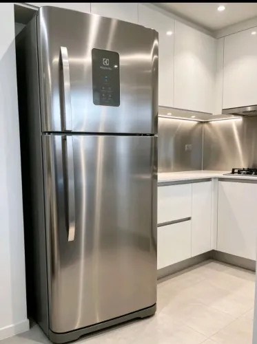 Geladeira Electrolux em aço inox