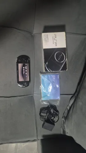Psp em ótimo estado desbloqueado com 10 jogos e cartão de memória