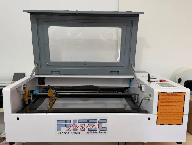 Maquina de Corte e Gravação a laser