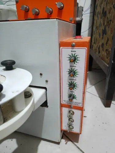 Máquina de fazer salgados=modeladora