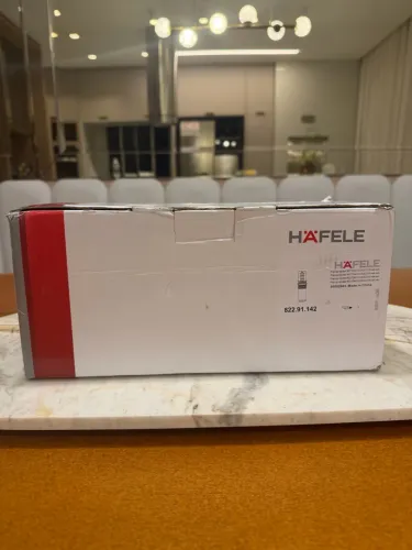 Torre de tomadas + USB + indução - HAFELE