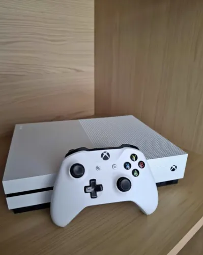 ?XBox One 500gb 1 controle + 6 jogos