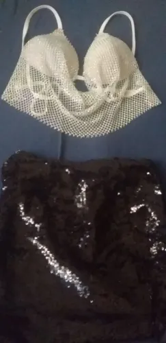 Blusinha e saia com brilho