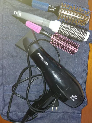Secador Gama 2000 w de potência e 3 escovas profissionais 