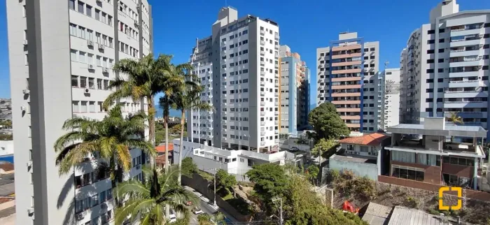 Cobertura no Centro de Florianópolis com 3 quartos e piscina