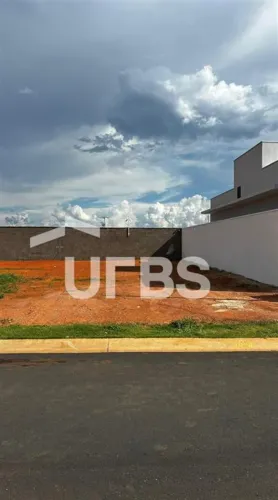Terreno em condomínio com 331m² à venda no Reserva Novo Mundo