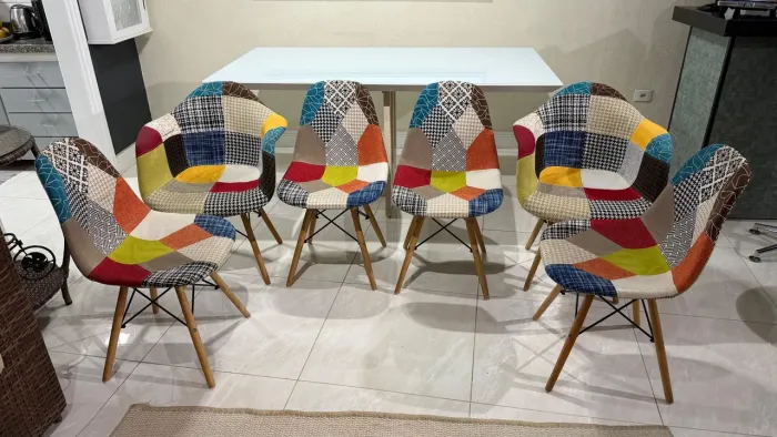 Mesa de Jantar com 6 Cadeiras Charles Eames Patchwork - Semi Nova - Lindas - Ótimo Preço