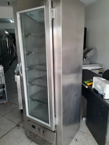 Refrigerador de inox porta de vidro muito novo 600 litros