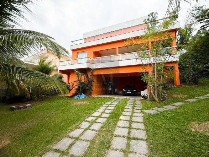 Casa à venda em Condomínio em Araruama