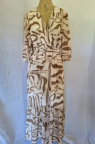 Vestido longo na cor  bege e marrom. Semi novo 