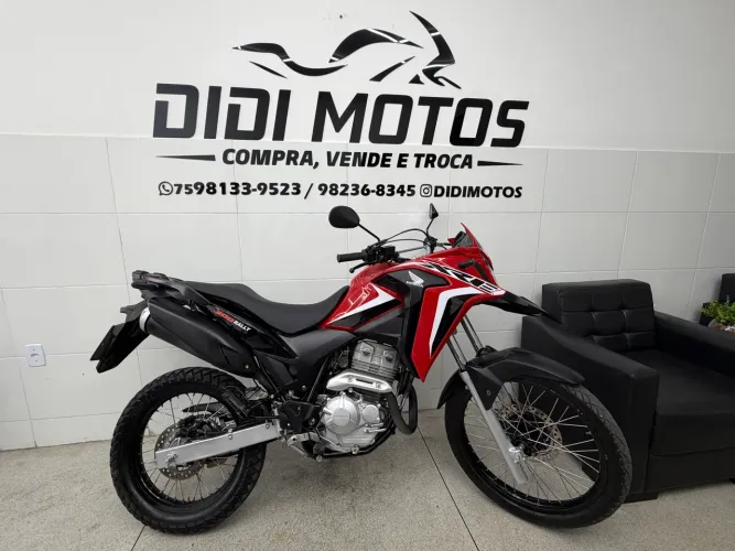 Vendo Xre 300 rally 2019 emplacada conservada!