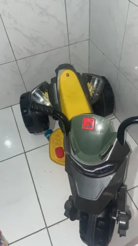 Moto elétrica infantil