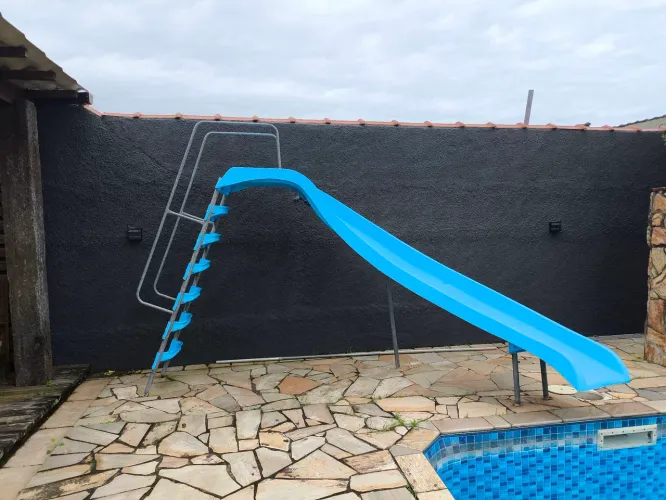 Escorregador de piscina
