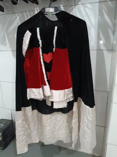 Fantasias lote inteiro 100 peças diferentes 