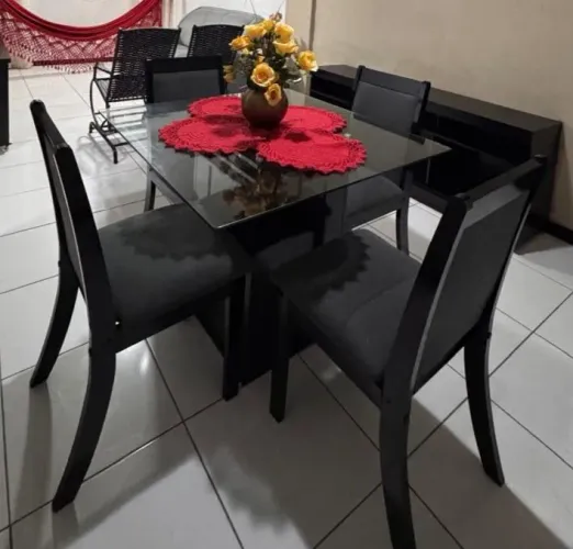 Mesa + 4 cadeiras 