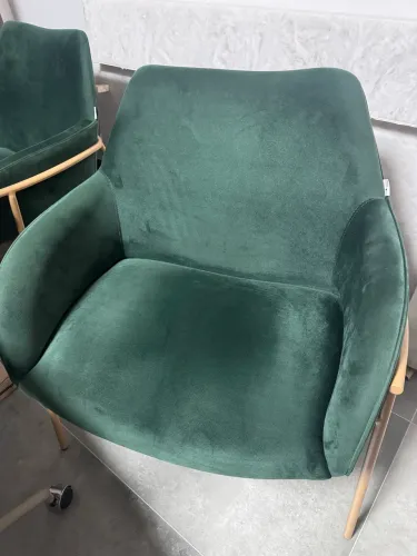 2 Poltrona Decorativa em Veludo Verde com Estrutura Dourada - Excelente Estado