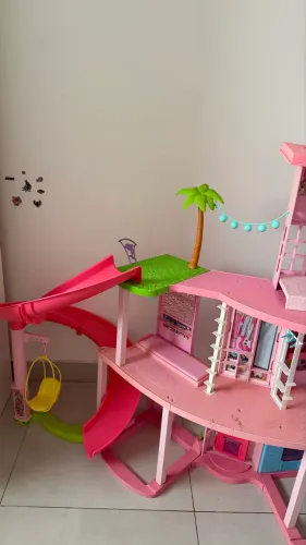 Vende-se Dream House (casa da Barbie)