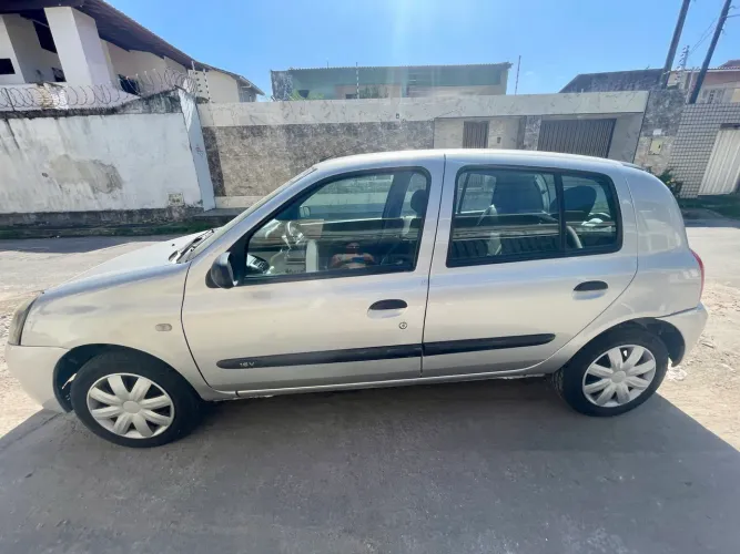 Renault Clio Hi-flex 1.0 16V 5P 2011