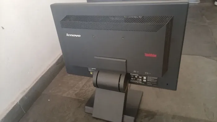 Monitor Lenovo