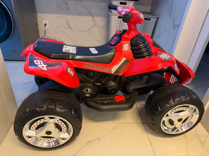 Quadriciclo infantil elétrico