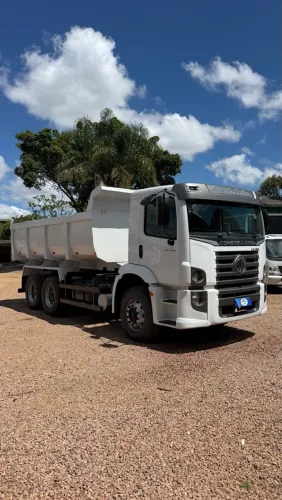 VW 24.280 6x2 ano 2019 com Caçamba Facchini 12m³