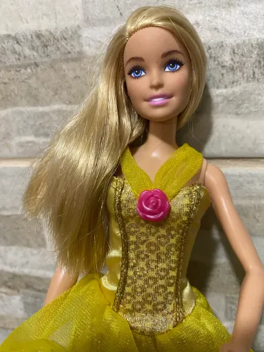 Barbie 2015 Mattel vestido Bela