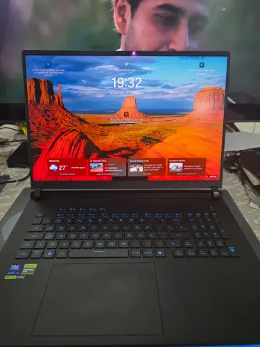 Notebook Gamer Asus Rog Strix Scar 18 pol, Core Ultra 9 275hx, 64GB RAM, RTX5090, SSD 4TB