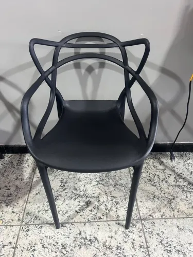 Cadeira Allegra em Polipropileno - 6 und disponíveis - R$ 60,00 cada