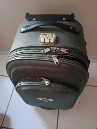 Mala de viagem com senha de segurança