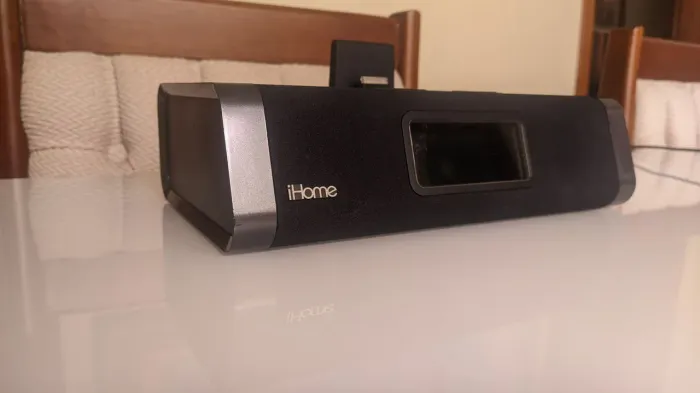 iHome iDN45 - Dock Apple 30 Pinos | Rádio FM | Relógio Despertador | Auto falante para PC.