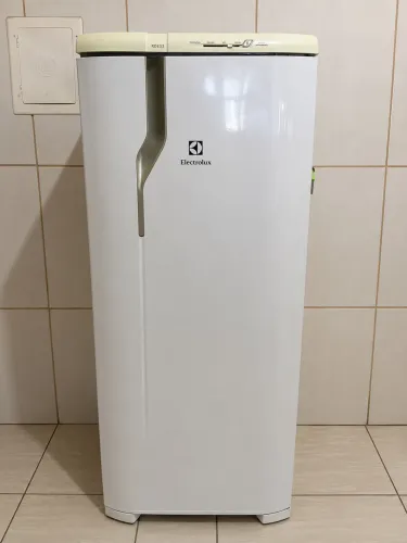 Geladeira Electrolux 240L Degelo