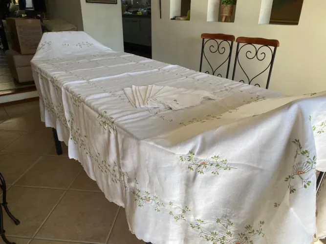 Toalha de linho bordada a mão de banquete 2.85