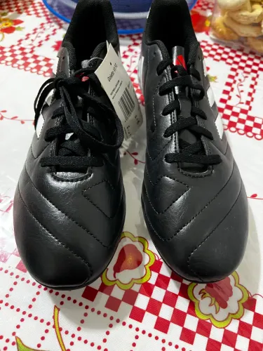 Chuteira Adidas, Nova, Original e com Qualidade!