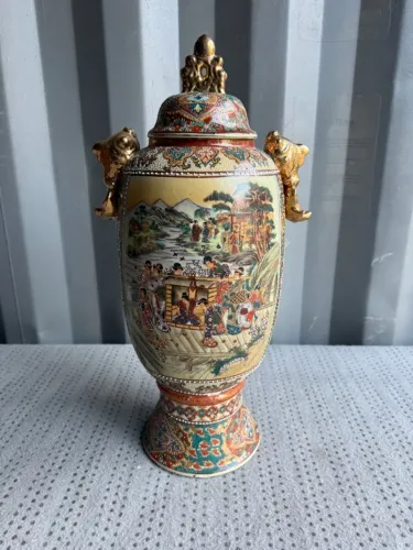 Vaso de cerâmica oriental estilo Satsuma com tampa