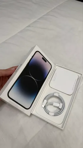 Caixa com cabo (iPhone 14 pro max)