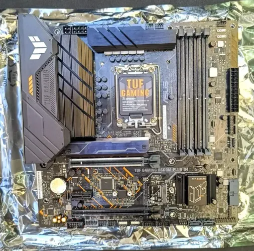 Placa-Mãe ASUS TUF Gaming B660M-PLUS D4, Intel LGA 1700, RGB, mATX, DDR4, Preto - 90MB1940