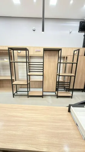 Móvel Expositor para Loja em MDF e Metal 2,57m