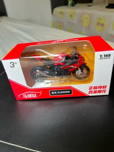 Miniatura bmw s1000rr 1/18