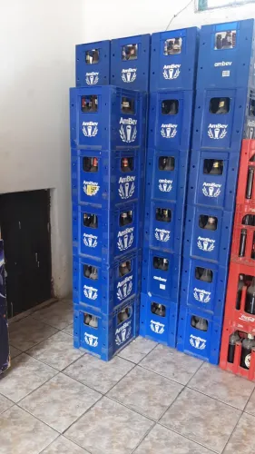 Engradado de cerveja + cascos 