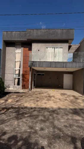 Casa com piscina planalto
