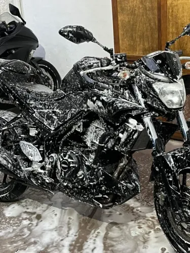 Moto revisada, documentação em dia, pneus e relação novos. Pronta pra rodar.