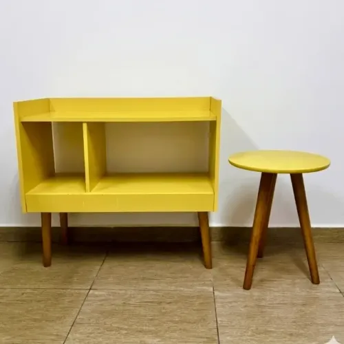 Kit 2 móveis Retrô Amarelo Laca - Aparador / Estante + Mesa Lateral Pé Palito