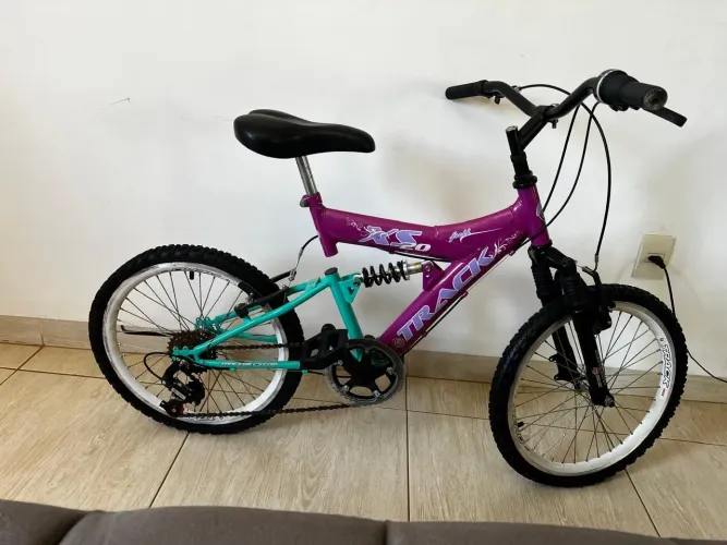 Vendo bicicleta Track S20 Full roxo, verde água, preto pouco usada e