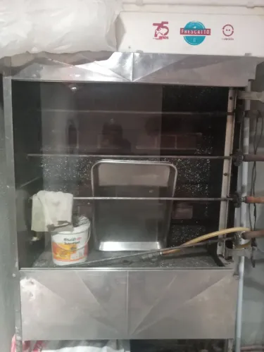 Máquina de assar frangos