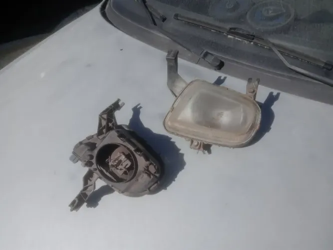 Farol de milha Peugeot 306 98