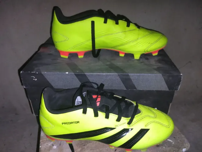 Chuteira de campo Adidas predattor 