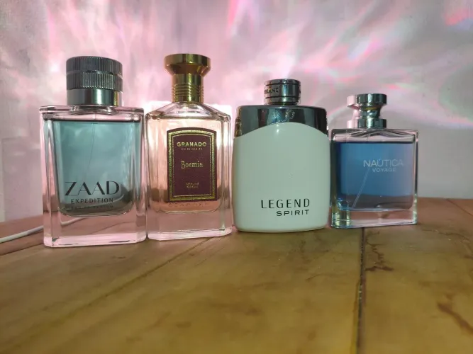 Perfumes de coleção à venda.